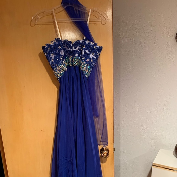 Dress - Picture 4 of 8